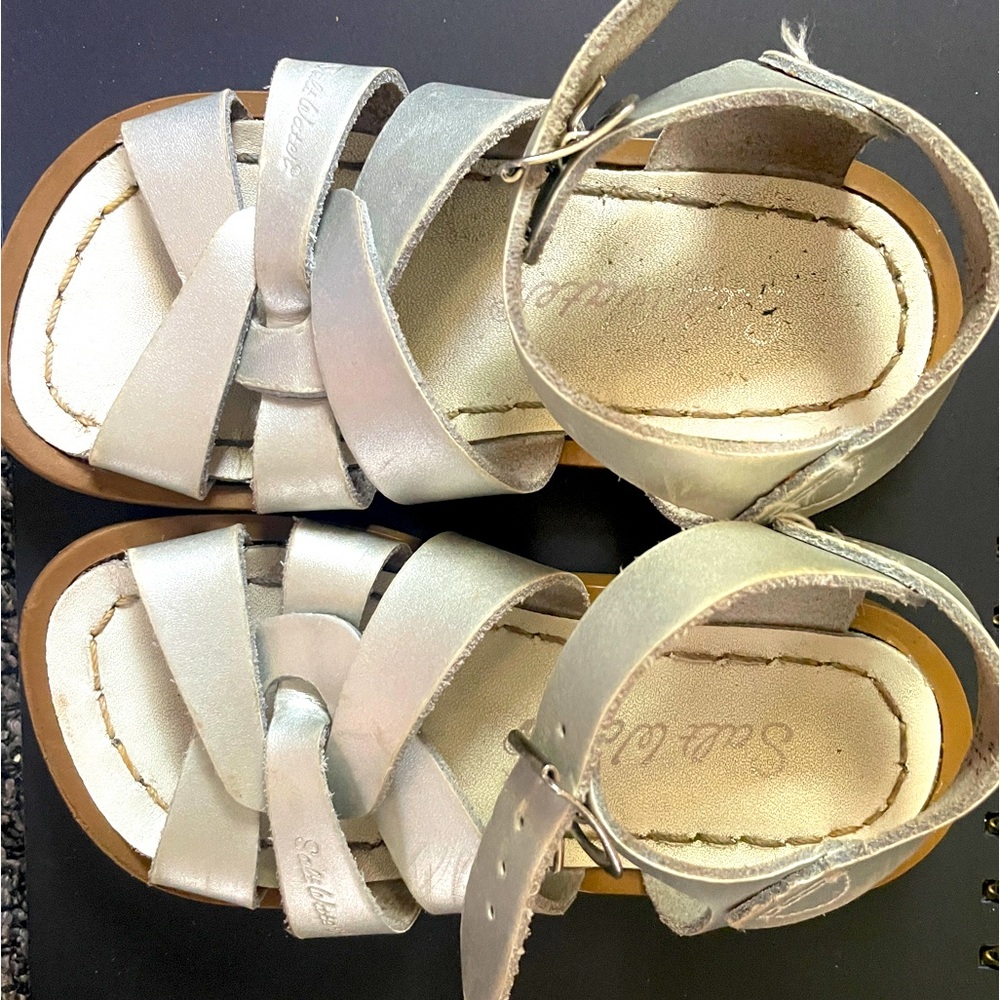 Salt Water Sandals by Hoy Shiny Fuchsia Size 2 Kids New